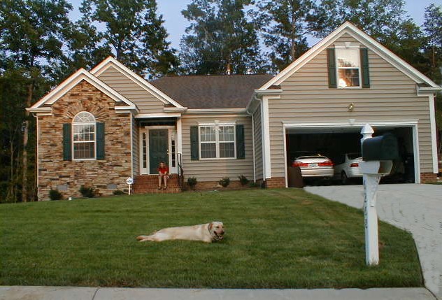 FrontHouse1.JPG (98124 bytes)